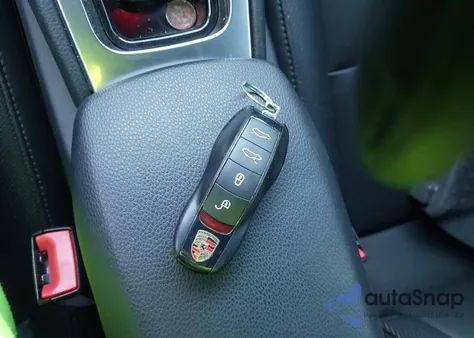 2018 Porsche 718 Cayman из США, поврежденный, VIN WP0AA2A89JK262154